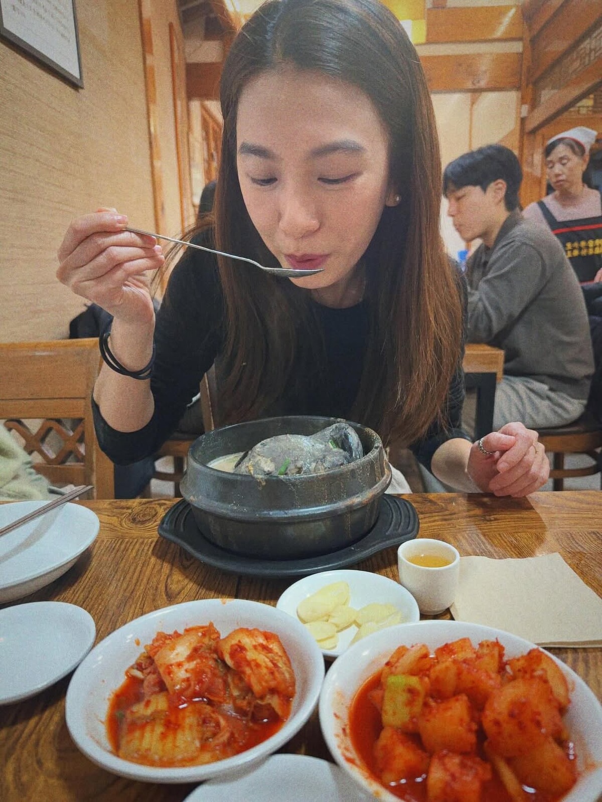田馥甄Hebe在首爾的土俗村蔘雞湯(Photo/IG@hebe_tien_0330)。