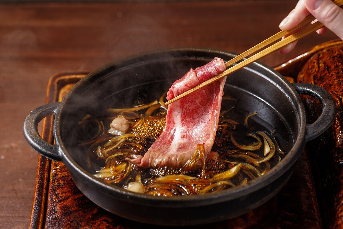 牛喜提供關西風壽喜燒。