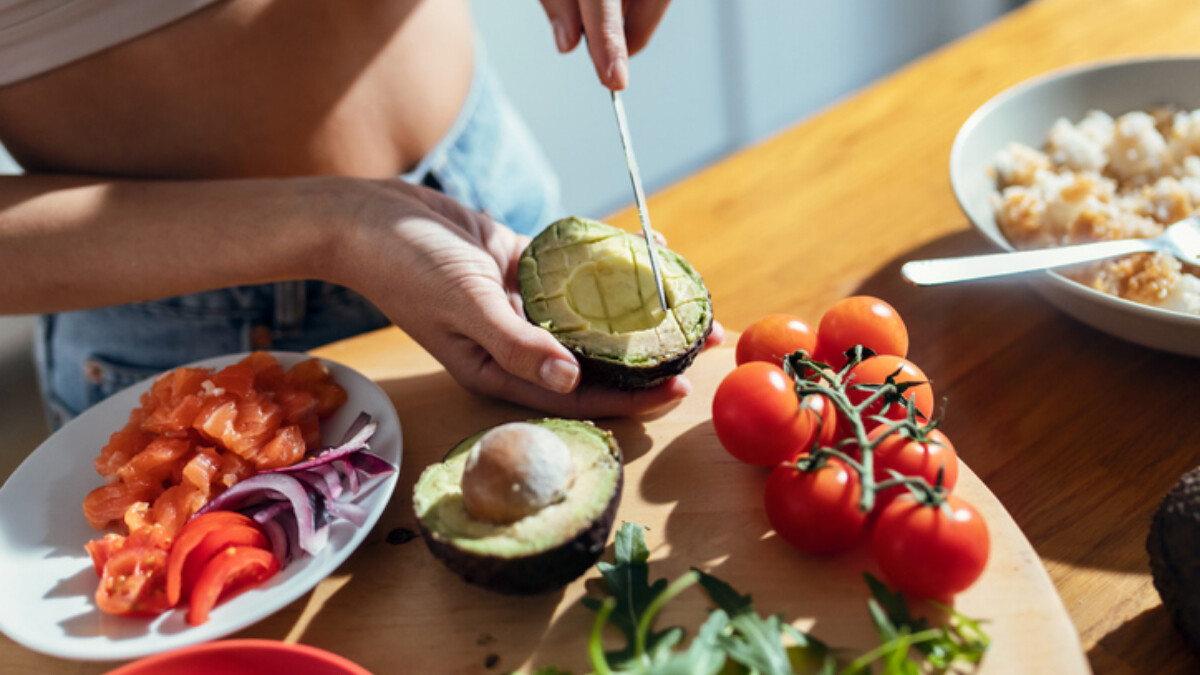 最新美國《2025–2030膳食指南》大翻盤！倒置食物金字塔回歸、蛋白質躍升C位、「這個食品」被點名全面退場！