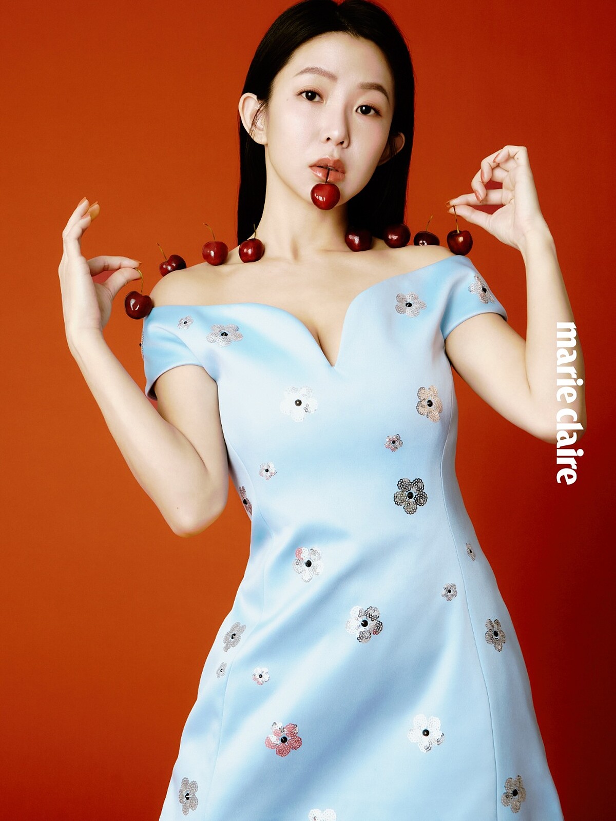 水藍色洋裝，Marc Jacobs。