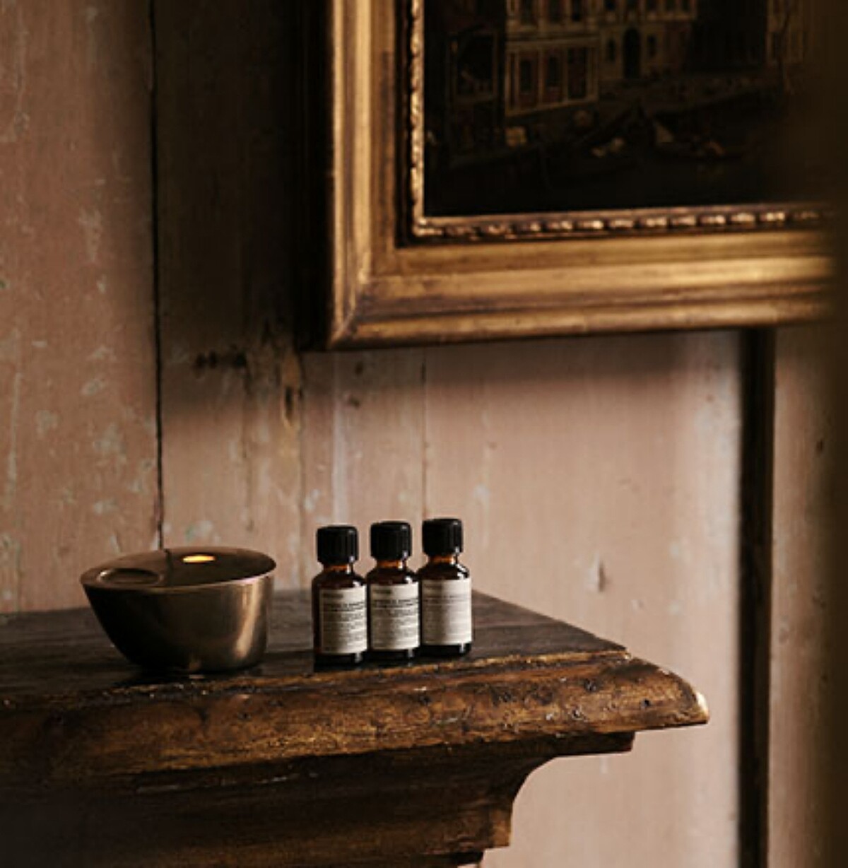 Aesop黃銅薰香座,NT6,100。薰香油(共4款)25ml,NT1,300