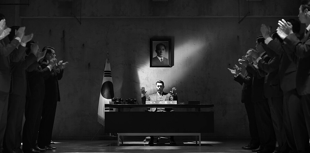 導演特別在最後一幕以長時間、黑白畫面表現白冀兌的不可一世