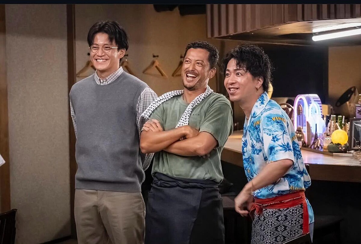 《麻辣教師GTO》拍攝特別篇時，小栗旬（左）二話不說客串演出。