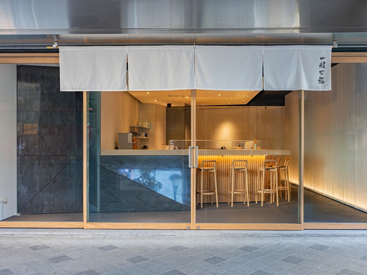 「一粒萬福」臺北店位在臺北車站商圈、承德路一段。