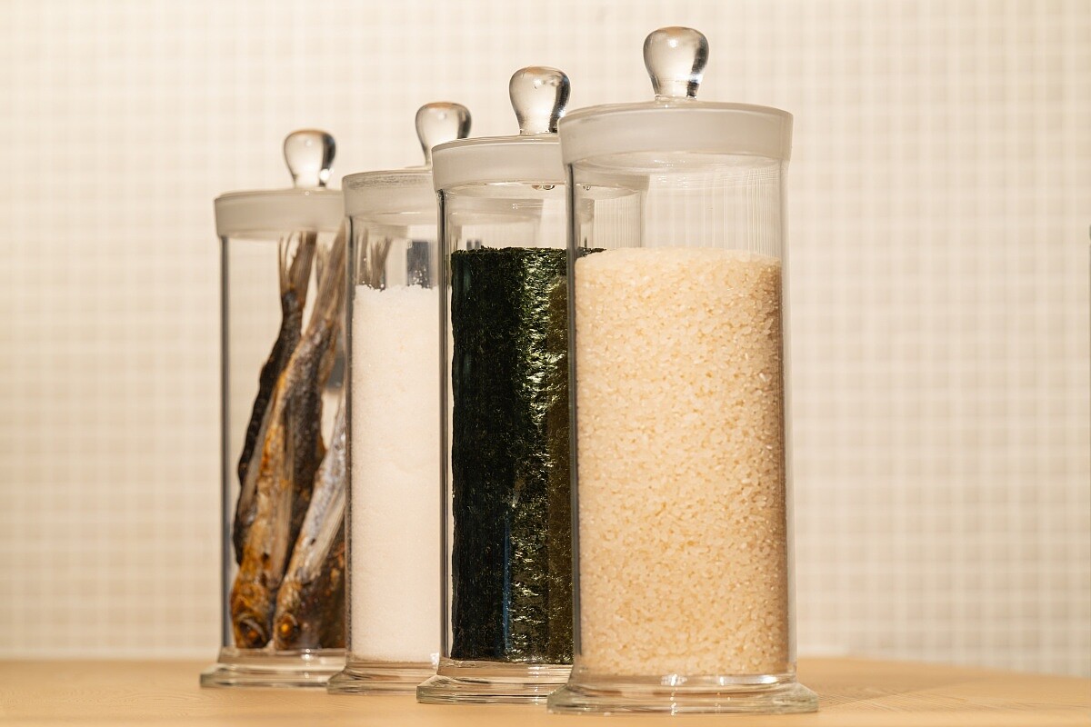 左右飯糰的每位關鍵三要素：「米」、「鹽」與「海苔」。