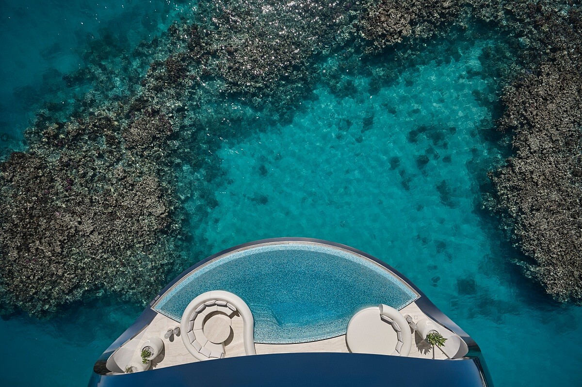 別墅與天然珊瑚礁保持超過50公尺距離。