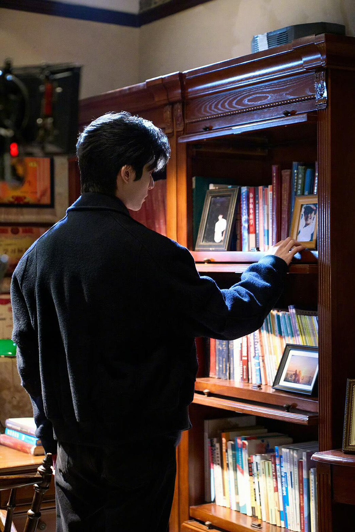  許多劇迷大讚宋威龍連背影都帥翻。