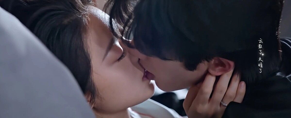 《驕陽似我》劇版增加宋威龍、趙今麥婚後的激吻床戲。