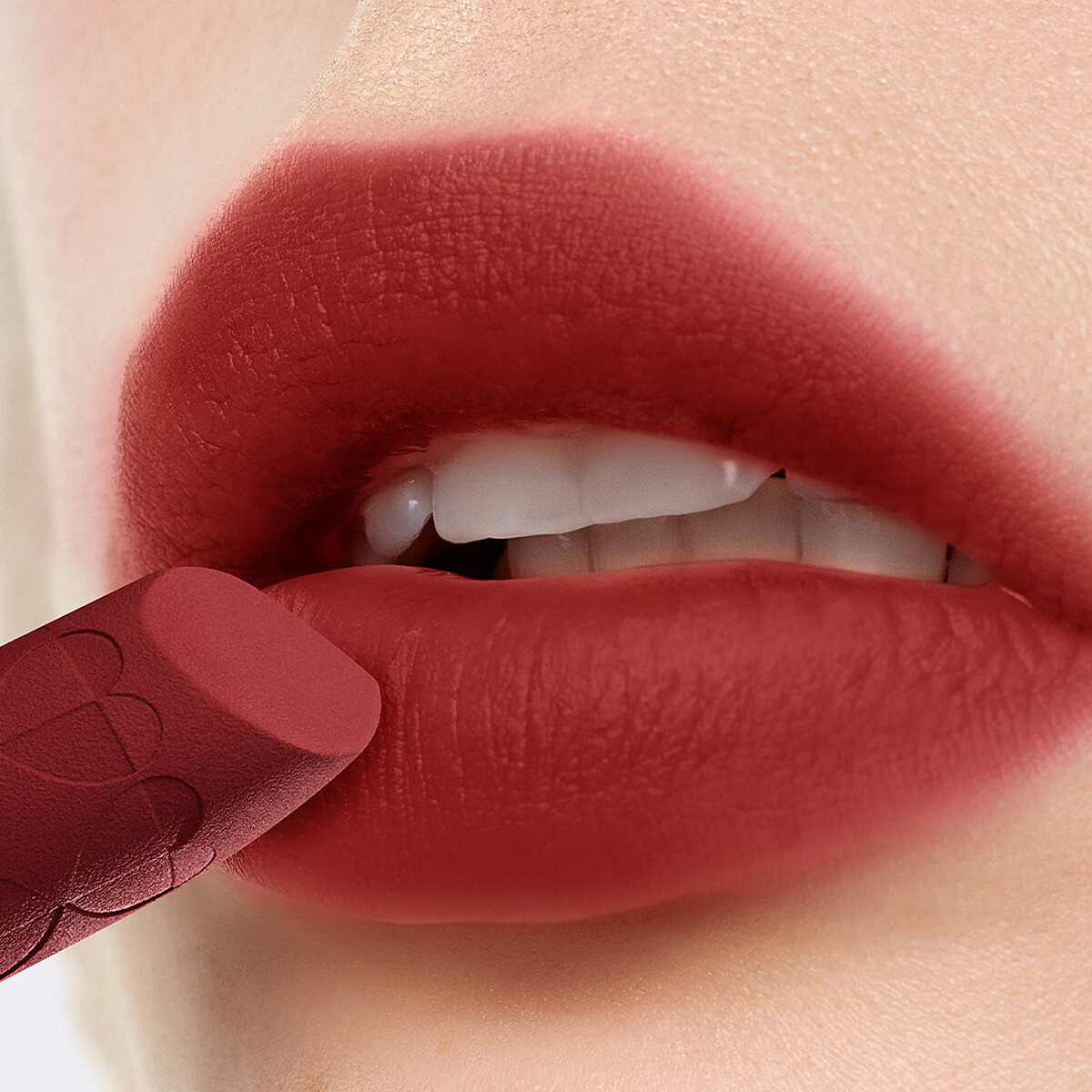 蘭蔻絕對完美唇膏 絲絨霧感 (2026情人節限定) #296烏木紅棕，NT1,550