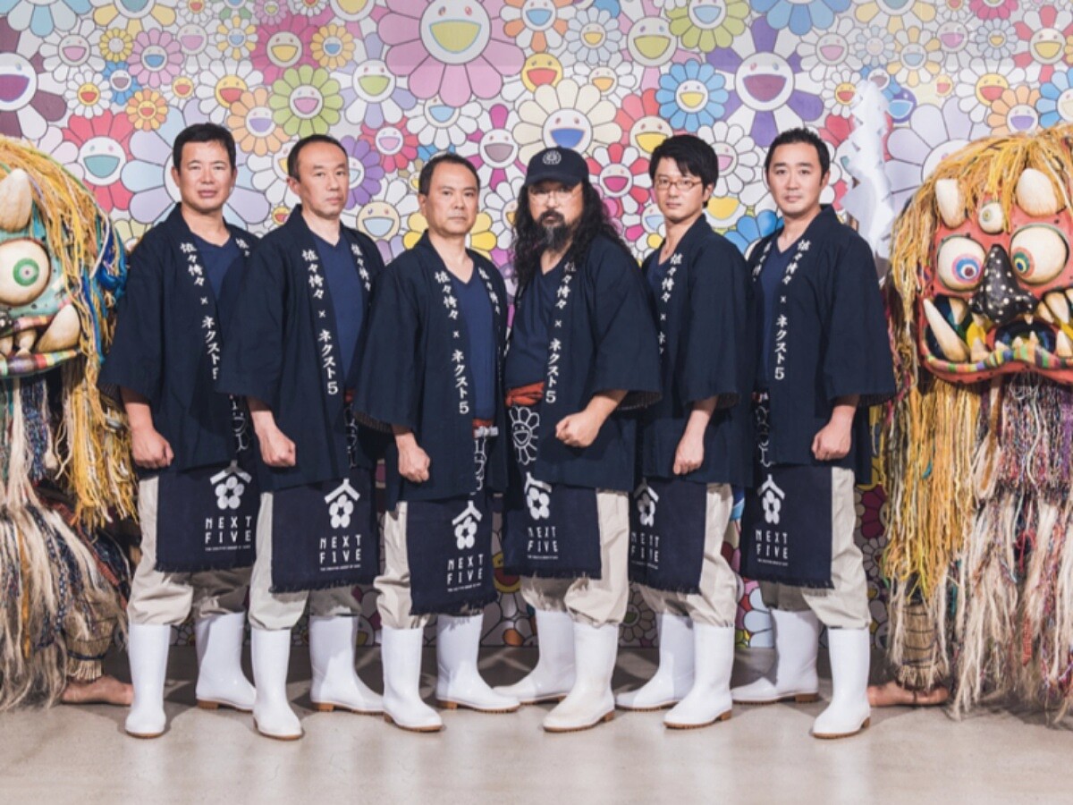 日本當代藝術家村上隆，聯乘秋田縣的 NEXT5，共創酒中藝品。