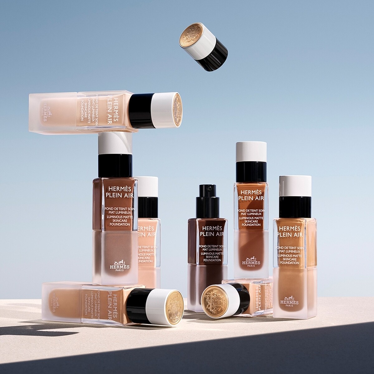 愛馬仕Hermès Plein Air光采霧感保養粉底 (共34色)33ml，NT4,900&copy;Jacques Brun