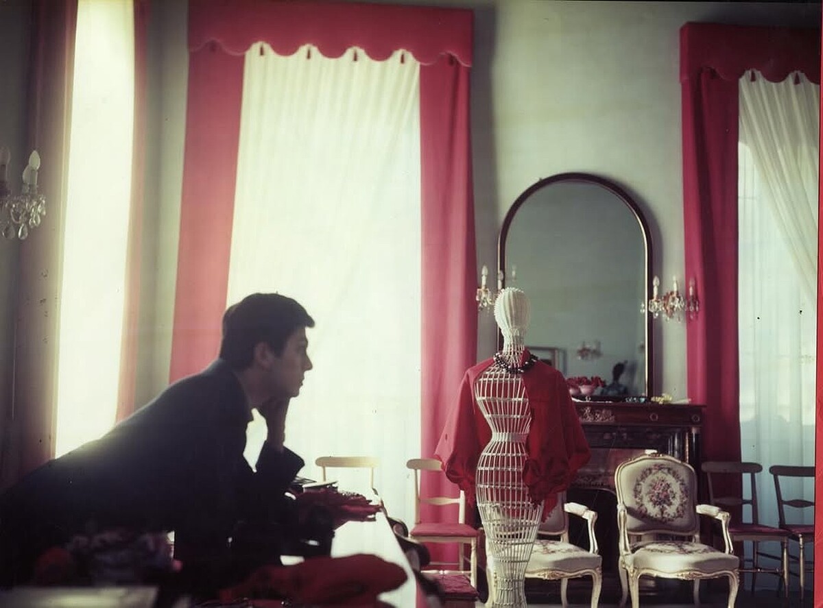 范倫鐵諾（Valentino）品牌創辦人、義大利傳奇時裝設計師Valentino Garavani於羅馬辭世，享年 93 歲。