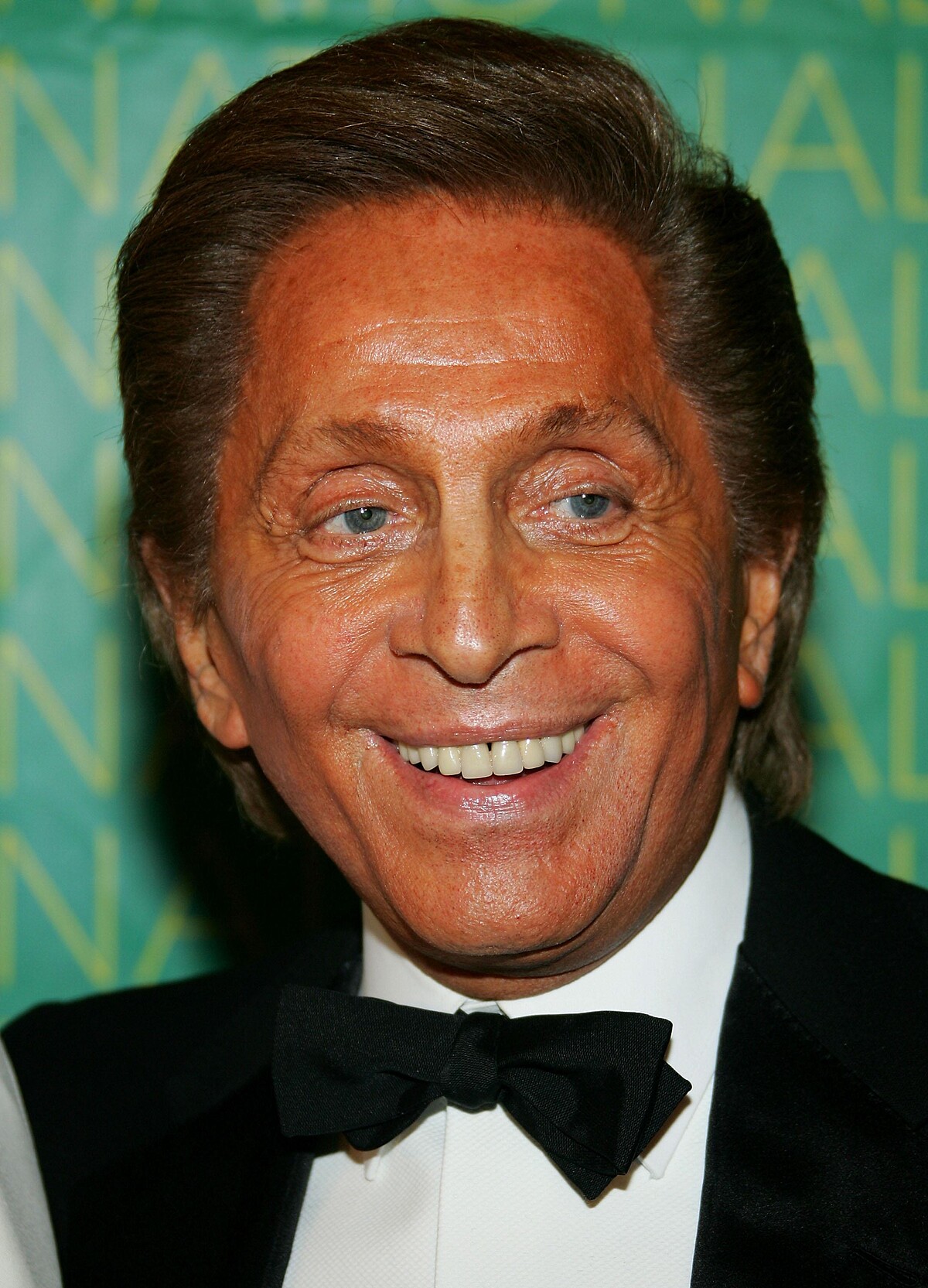 義大利傳奇時裝設計師Valentino Garavani於羅馬辭世。