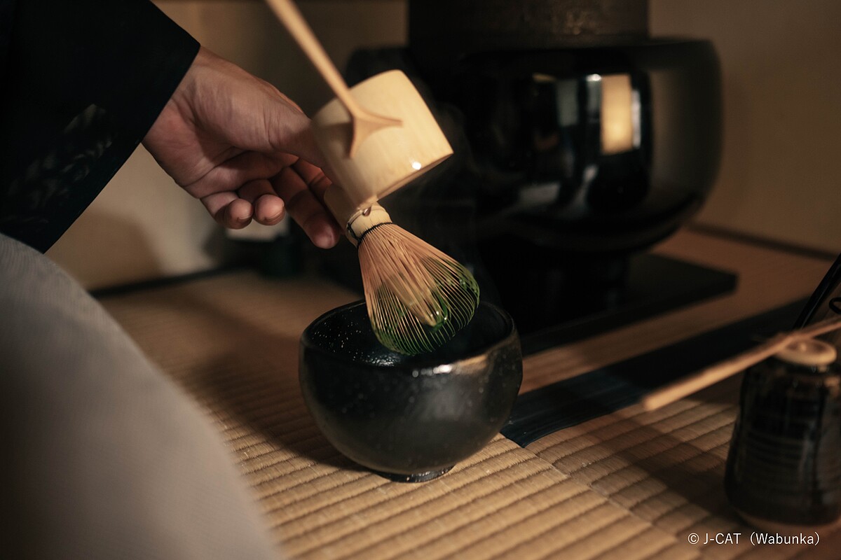 由茶道家親自講述其歷史與哲學，親身感受「侘寂」之美。&copy; Wabunka (J-CAT)