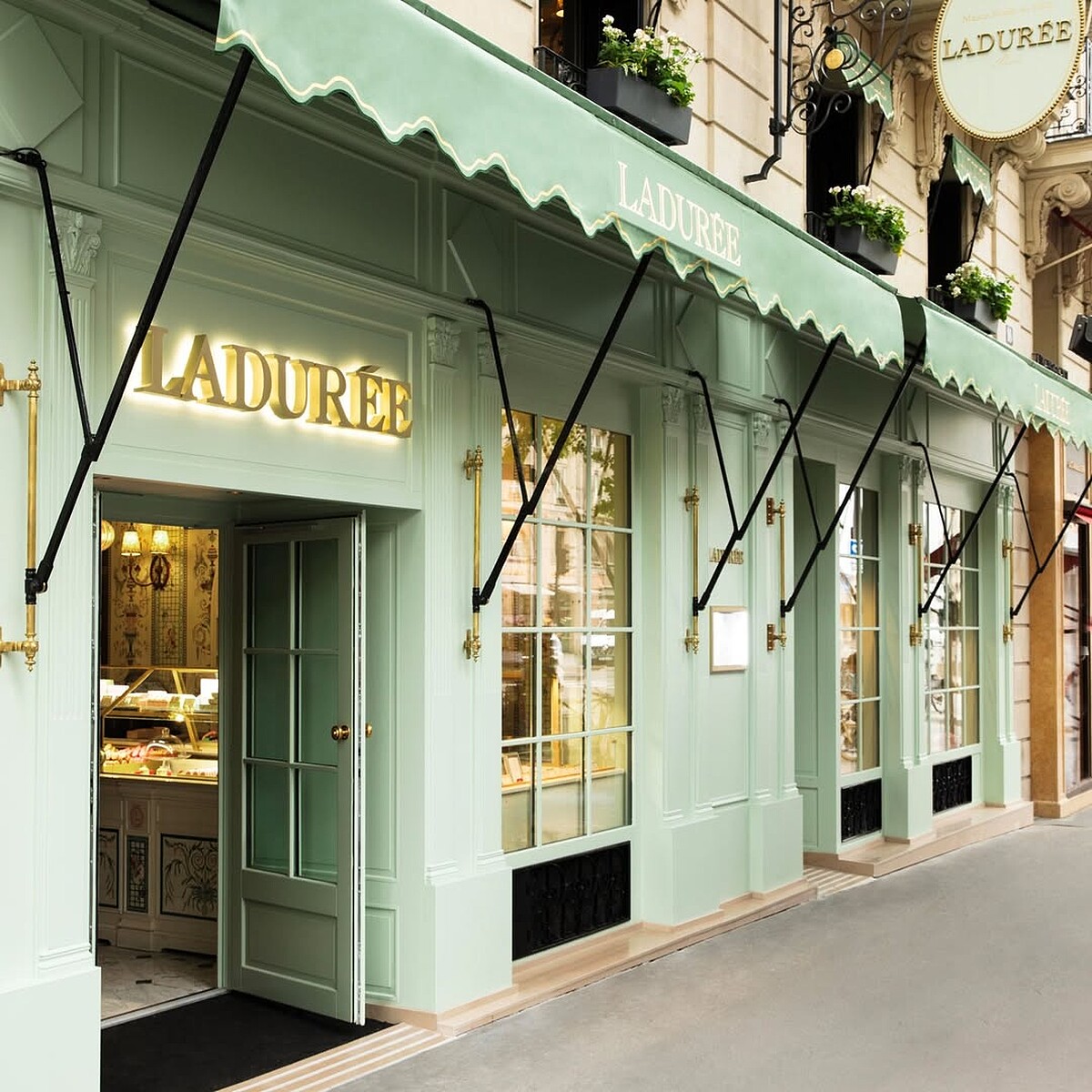 百年法式甜點店Ladur&eacute;e暌違10年回歸重返台北101開設旗艦店（圖片來源／@laduree.taiwan IG）