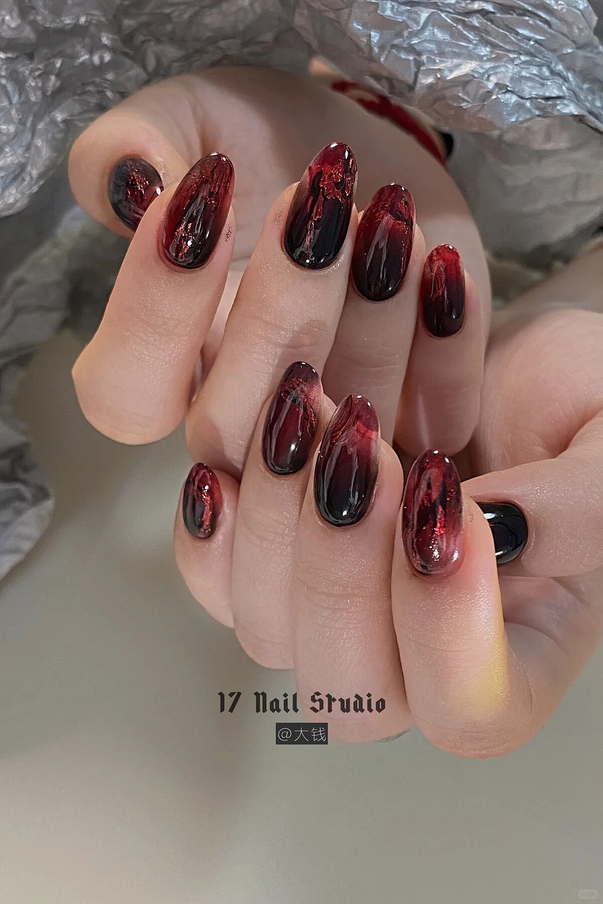 神秘感勃根地莓美甲範本(Photo/小紅書@花大钱)。