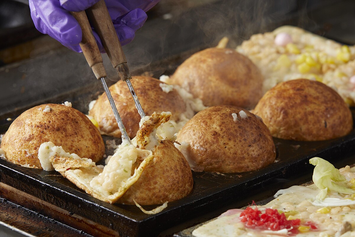 爆彈燒本舖的章魚燒內餡極其講究，有十多種食材（圖片來源／爆彈燒本舖提供）