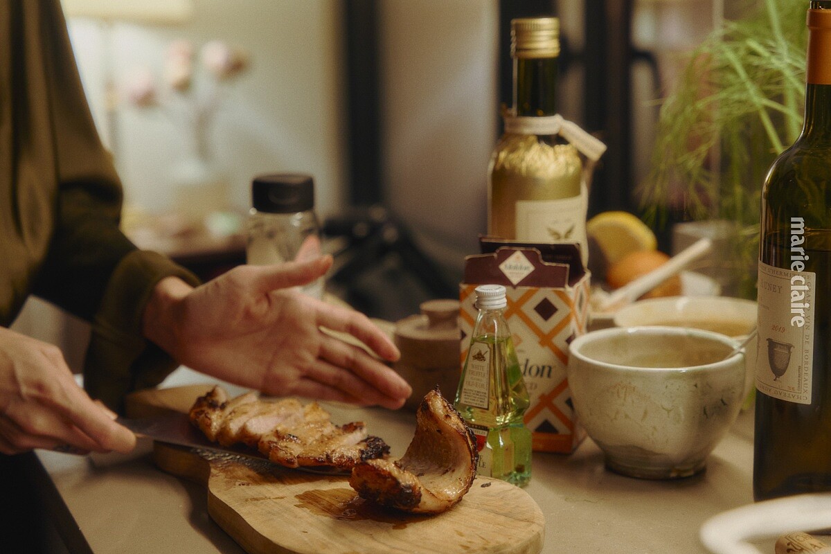 對 Silver 而 言，擺盤是他做菜時最享受的環節;白盤就像畫布，也是他表達自己的方式。