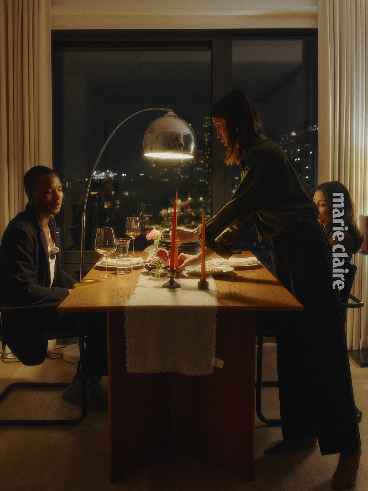 做菜只是派對的開場;真正的款待，是讓大家在這裡可以舒服聊天、做自 己。