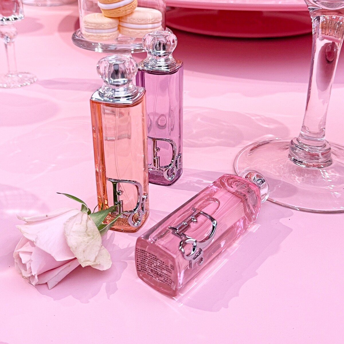 迪奧癮誘粉漾香氛(共3款)30ml，NT2,700、50ml，NT4,000