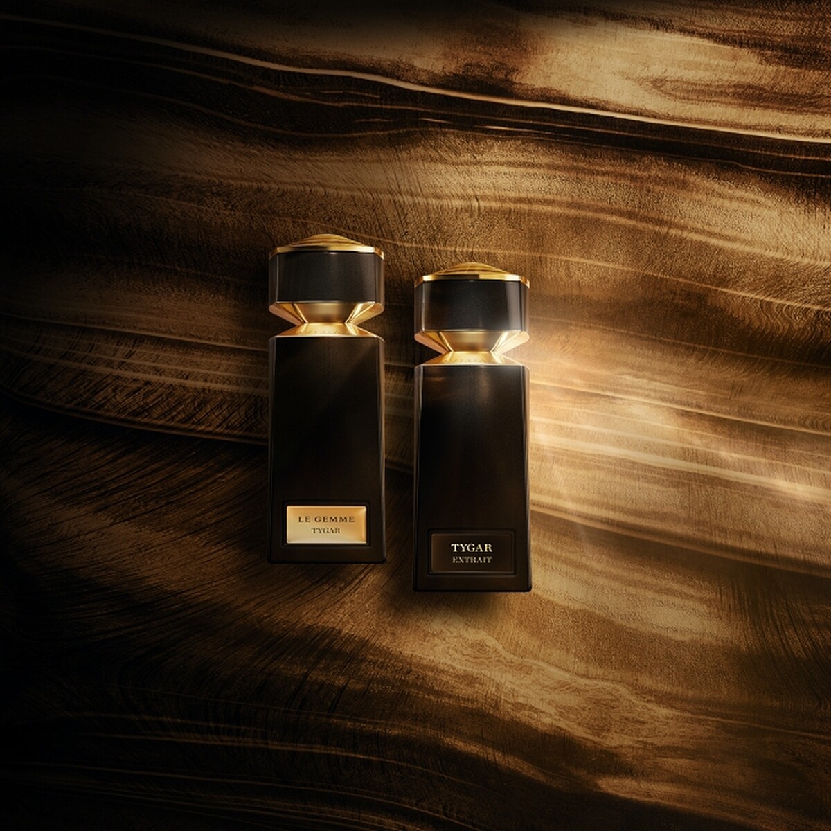 寶格麗(左)巍晶寶石淡香精、(右)巍晶寶石香精。