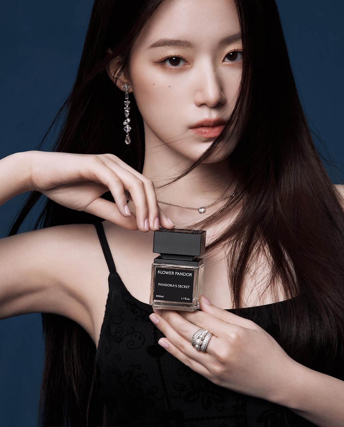 KLOWER PANDOR記憶香水系列葉舒華代言形象照。潘朵拉的秘密記憶香水50ml，NT2,180