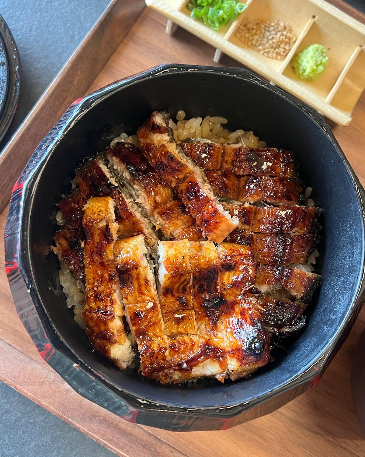 濟州島上由黑湯匙「扇子行家」開設，以鰻魚飯聞名的東京食膳(Photo/翻攝自Naver Map)。