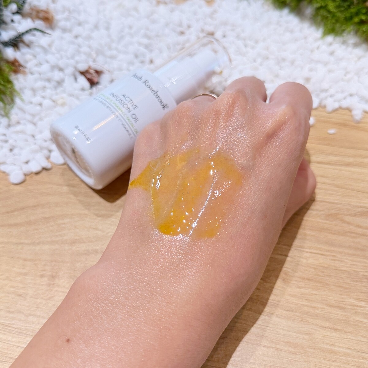 Josh Rosebrook A+C賦活精華油質地。