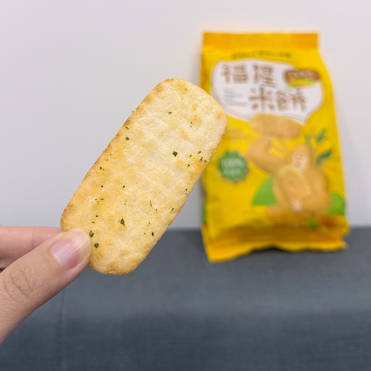 富里鄉農會福猩米餅玉米濃湯風味吃起來很像玉米濃湯版的旺旺仙貝。