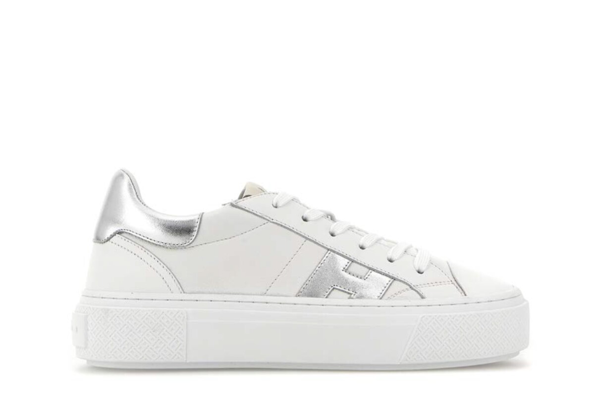 Crosswind小羊皮小白鞋，NT$17,600。