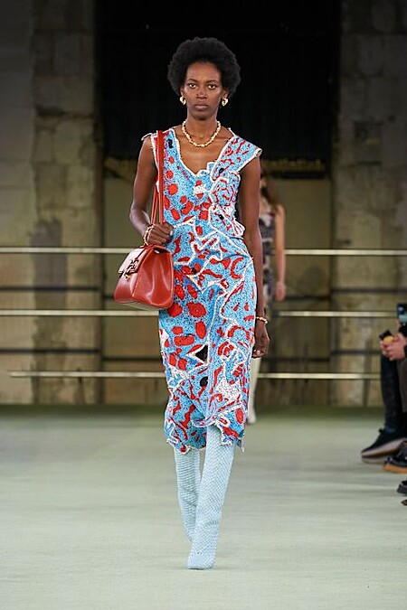 Bottega Veneta 2022秋冬大秀。