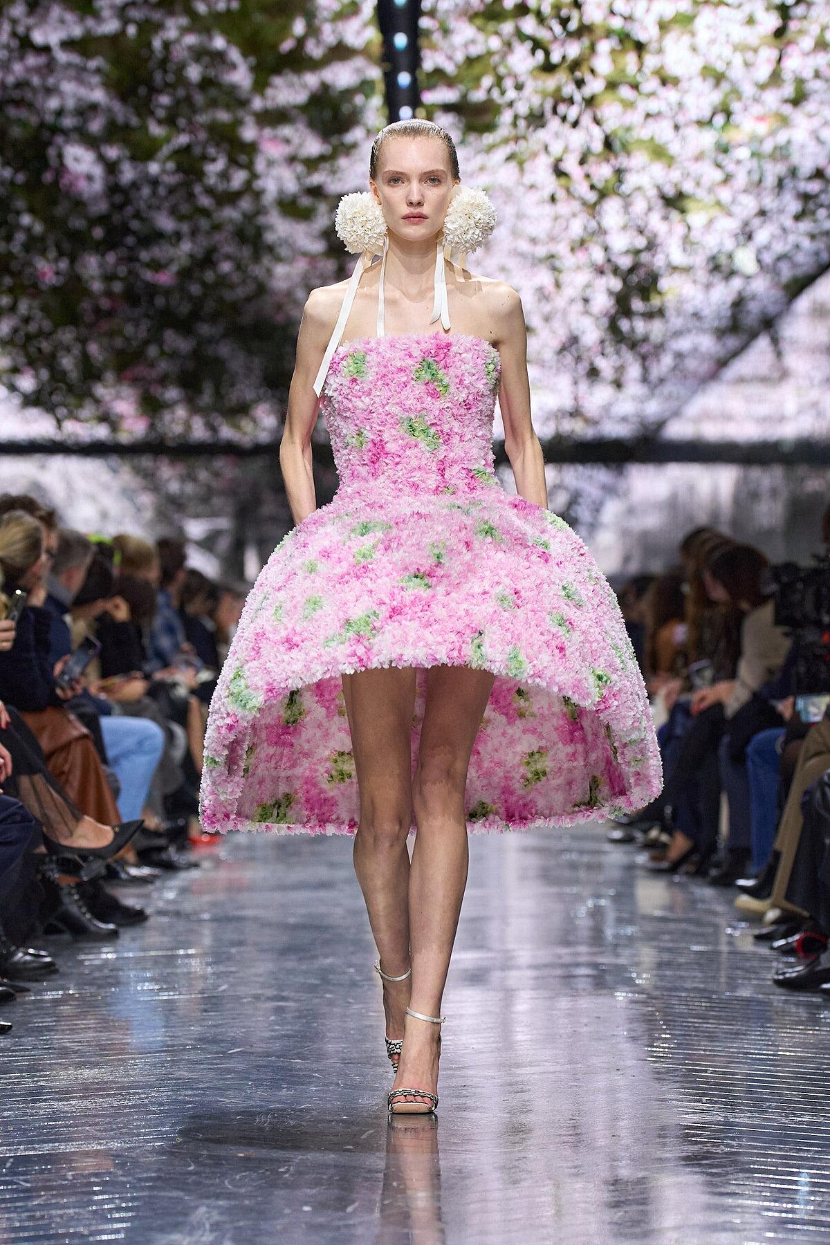 Look44