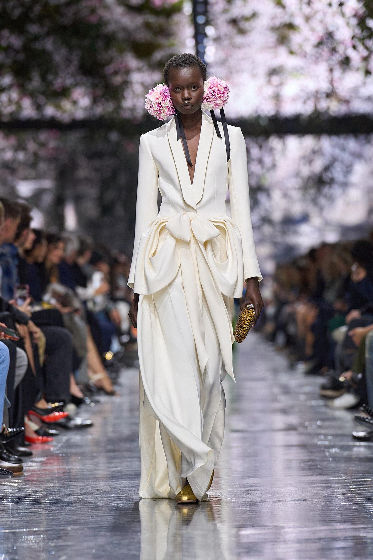 Look25