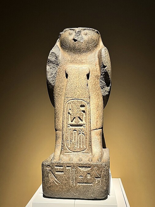 拉美西斯二世的守護神「拉-哈拉胡提」隼雕像，約西元前1279&ndash;1213年。。Ｍelody TU 採訪拍攝