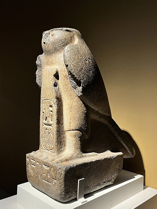 側邊翅膀與尾羽的細節也沒有遺漏。Melody TU 採訪拍攝