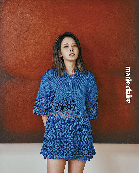 藍色短袖編織套裝， Fendi。