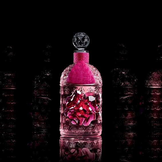 嬌蘭花冠粉櫻淡香水琉晶珠櫻蜂印瓶主視覺。