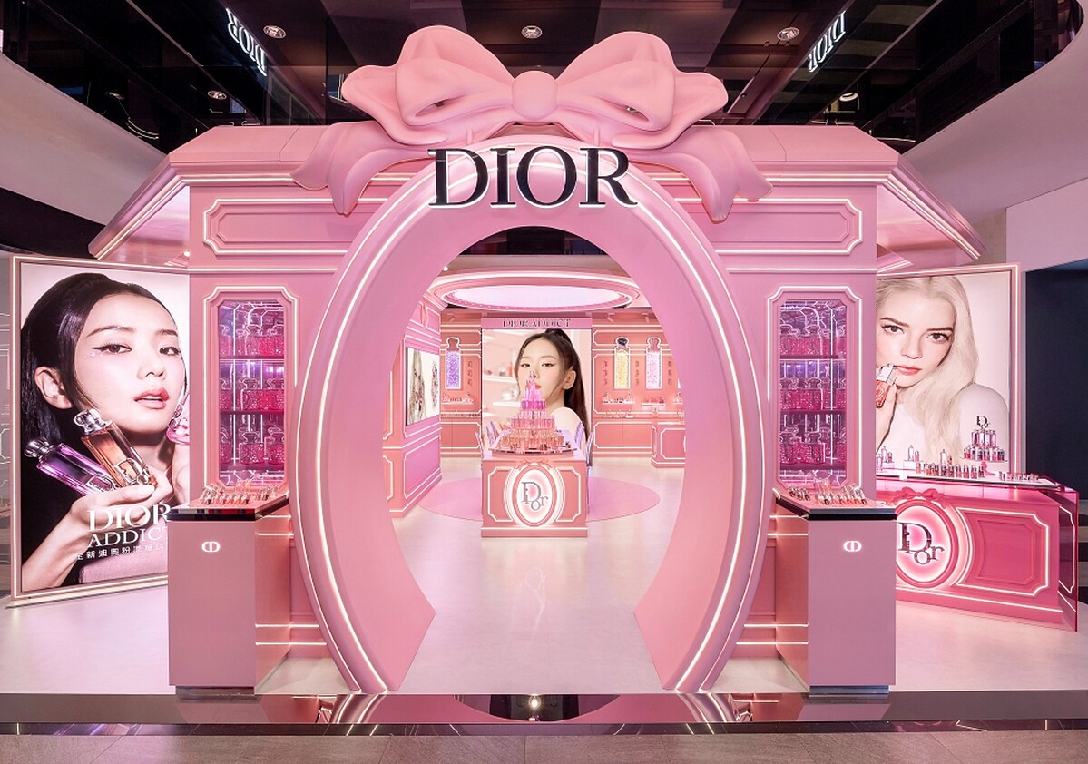 全台唯一「迪奧癮誘糖果快閃店」甜美登場。