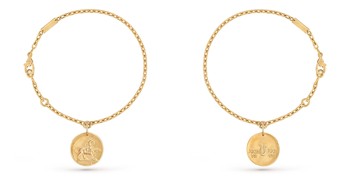 Zodiaque Aquarii (獅子座) 手鍊圓墜，正面&背面。