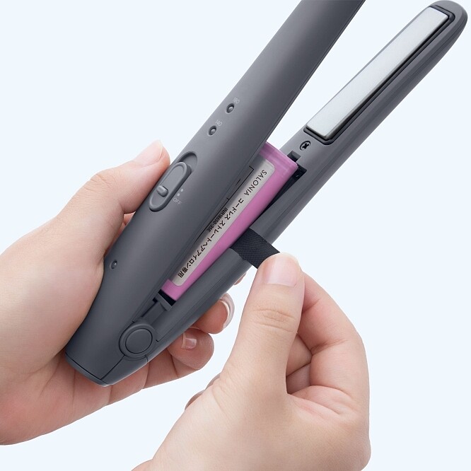 SALONIA無線離子夾的電池可拆卸，能攜帶上飛機。