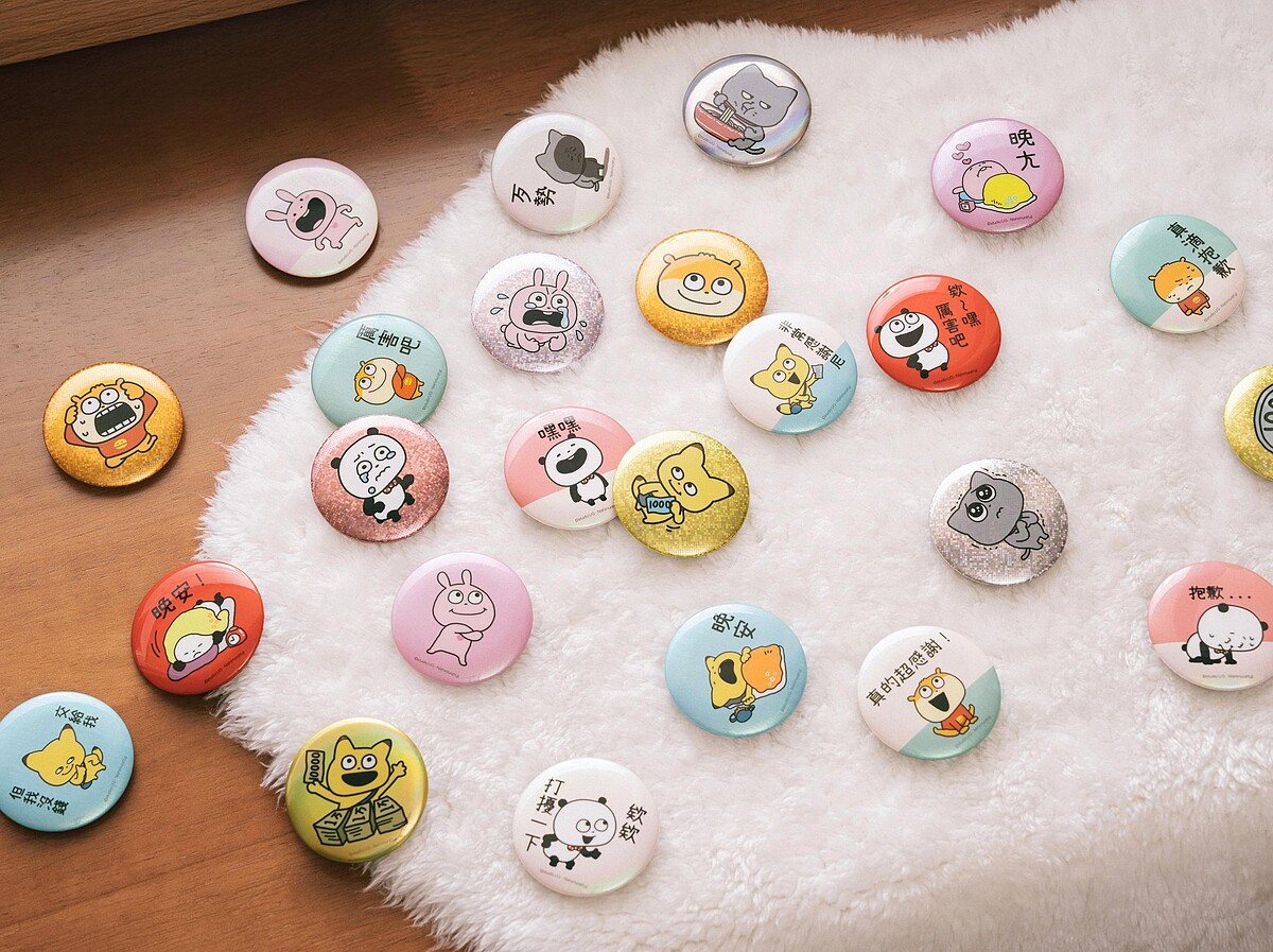 限量幻彩_雷射貼圖胸章加價購$29_款(圖片來源/7-11提供)