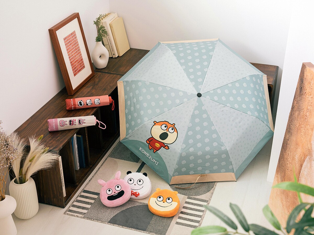 限量絨毛大頭手拿包加價購$249、限量折傘加價購$299(圖片來源/7-11提供)