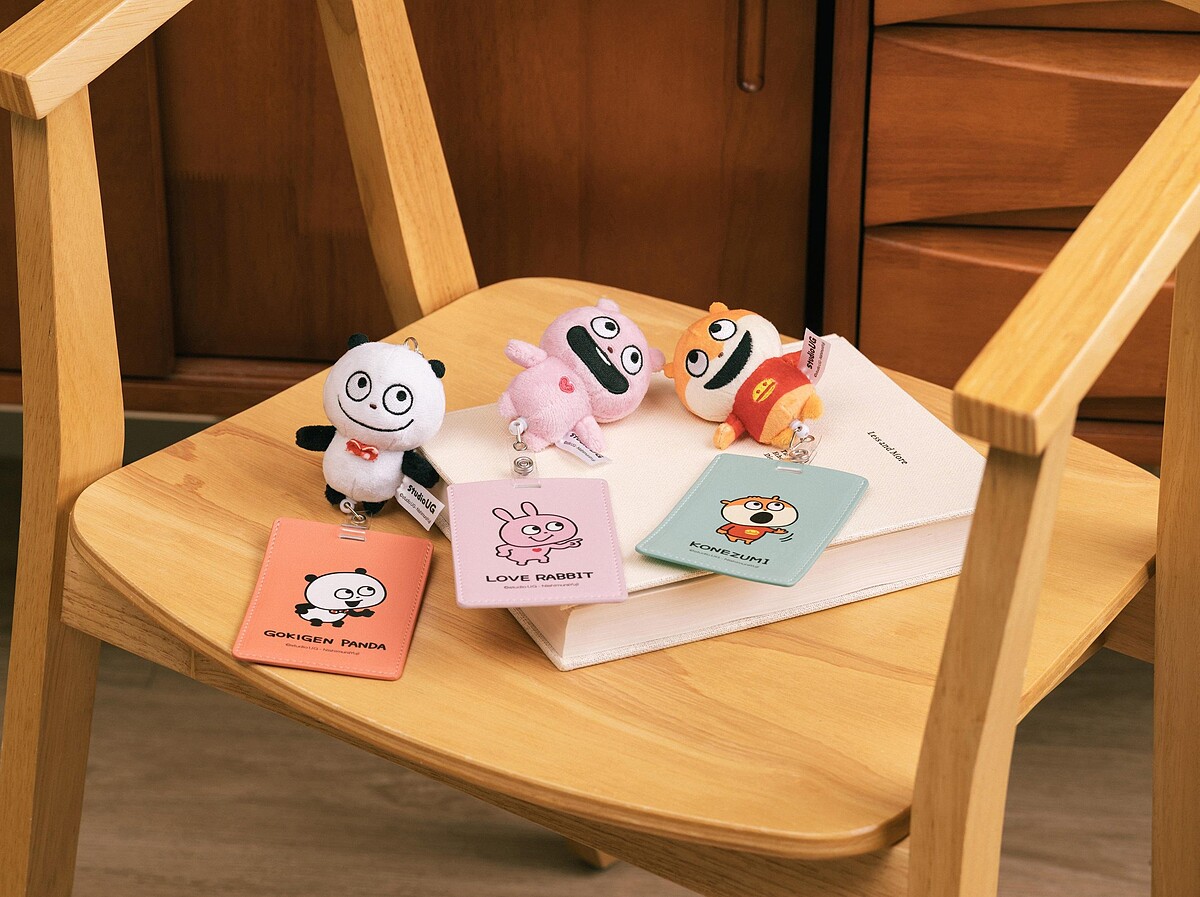 限量絨毛伸縮證件套加價購$299(圖片來源/7-11提供)