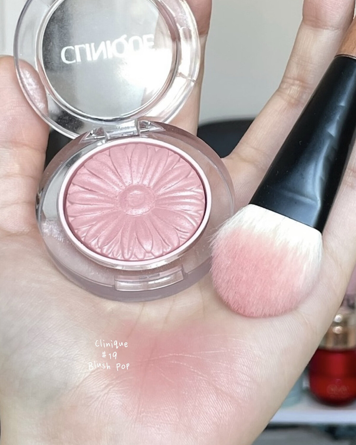 CLINIQUE 小花腮紅 #19珊瑚粉，NT700。Photo/ 小紅書 @Jasl.6
