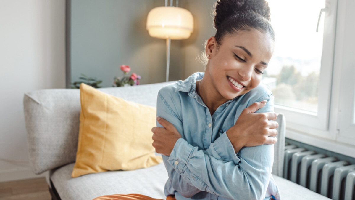 睡不好、焦慮、壓力大？韓劇爆紅、心理學認證的「蝴蝶擁抱法」2分鐘讓情緒降溫