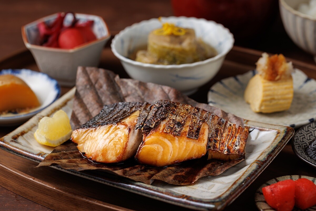 「春魚」以幽庵燒方式處理。