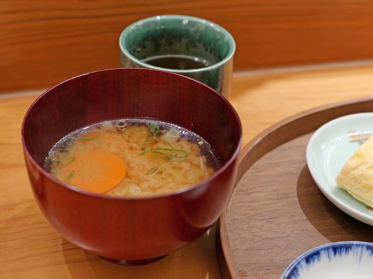 味噌湯同樣有著明顯的蔬菜香氣。