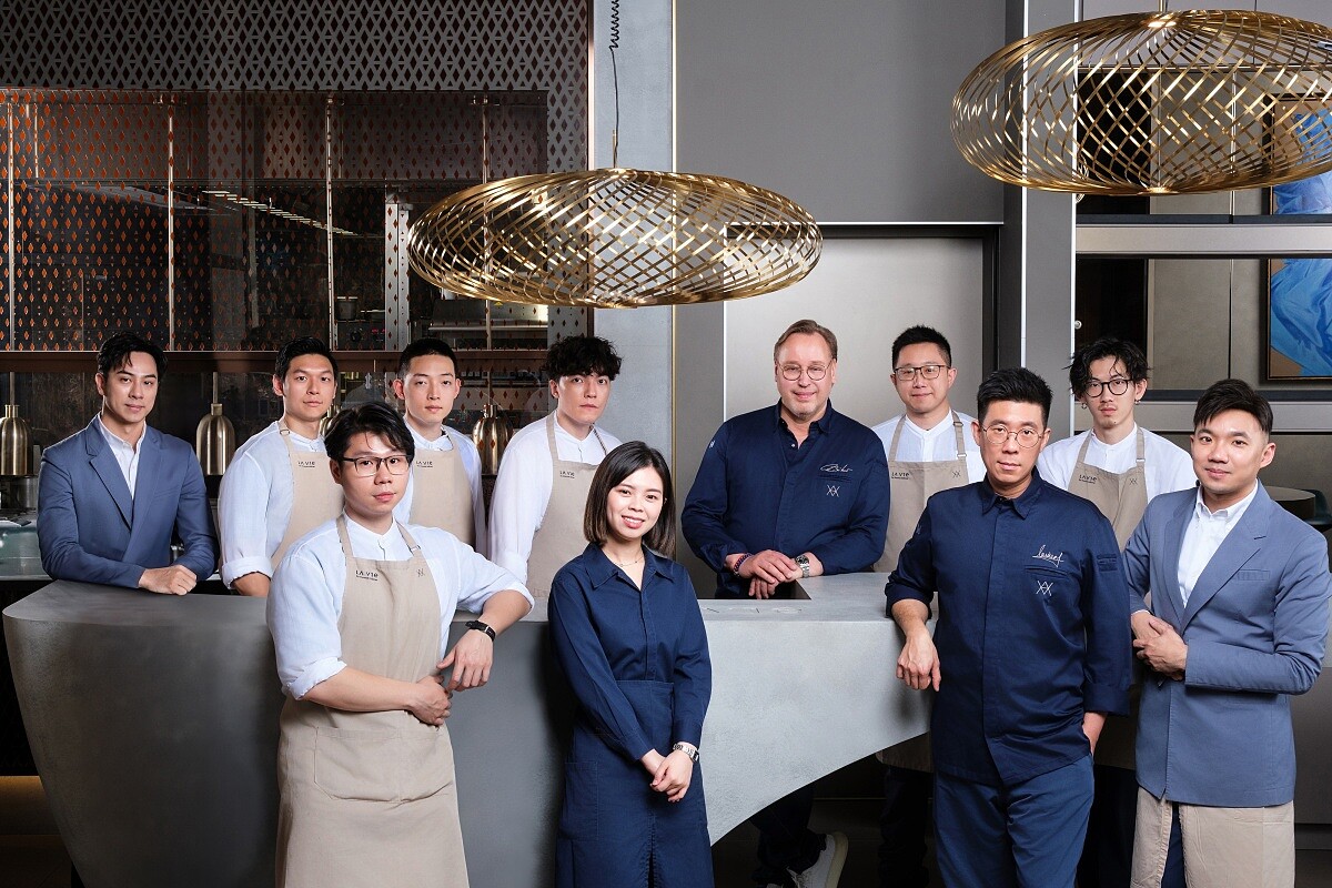 「La Vie by Thomas B&uuml;hner」團隊。