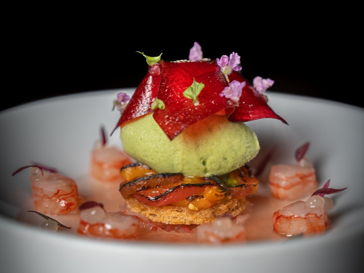 Chef Xavier 巧妙地利用「酸度」作為平衡冬日味覺的引線。