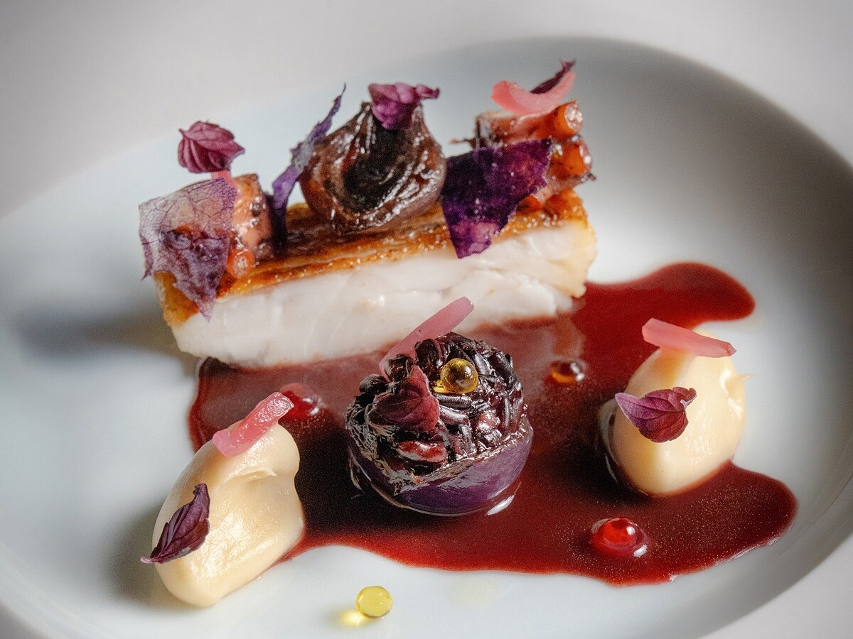 「日本真鱈｜章魚｜紅酒奶油醬汁」。